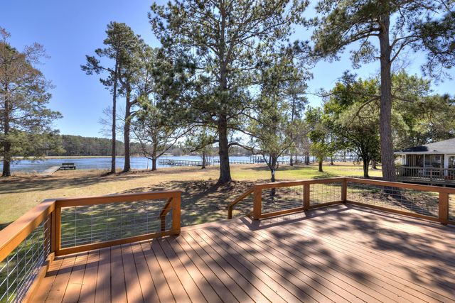2222 Lakeshore Drive, Manning, SC 29102