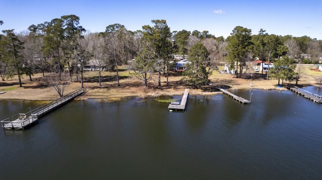 2222 Lakeshore Drive, Manning, SC 29102