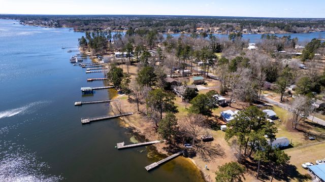 2222 Lakeshore Drive, Manning, SC 29102