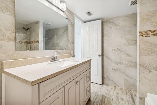 2302 S MANHATTAN AVENUE 213, Tampa, FL 33629