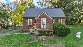 6984 Warren Sharon Road, Brookfield, OH 44403