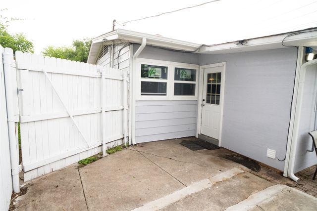 2136 Ridgeway Street, Arlington, TX 76010