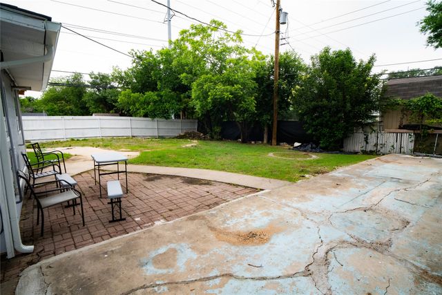 2136 Ridgeway Street, Arlington, TX 76010