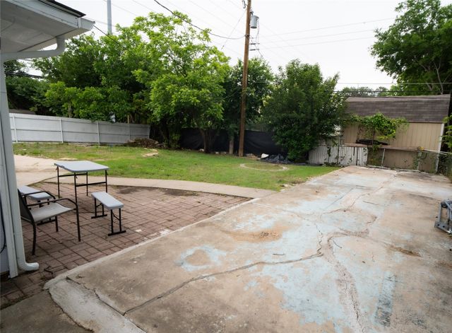2136 Ridgeway Street, Arlington, TX 76010