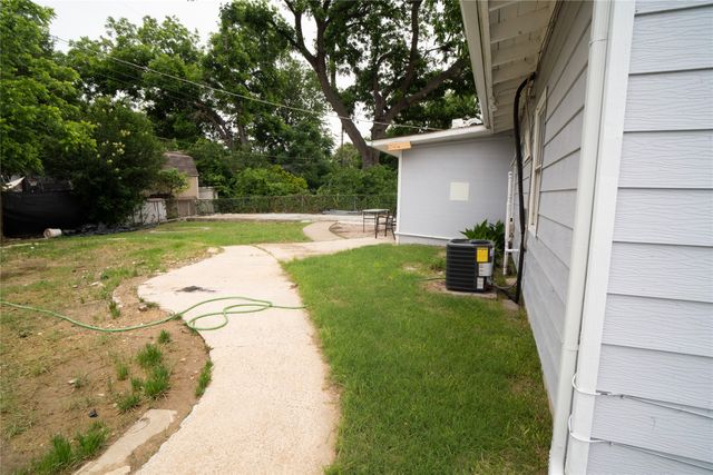 2136 Ridgeway Street, Arlington, TX 76010