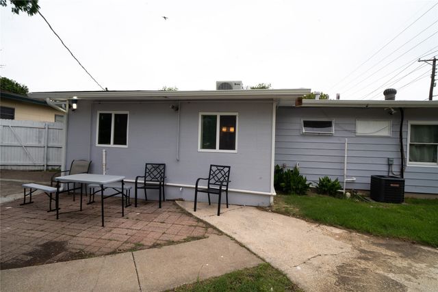 2136 Ridgeway Street, Arlington, TX 76010