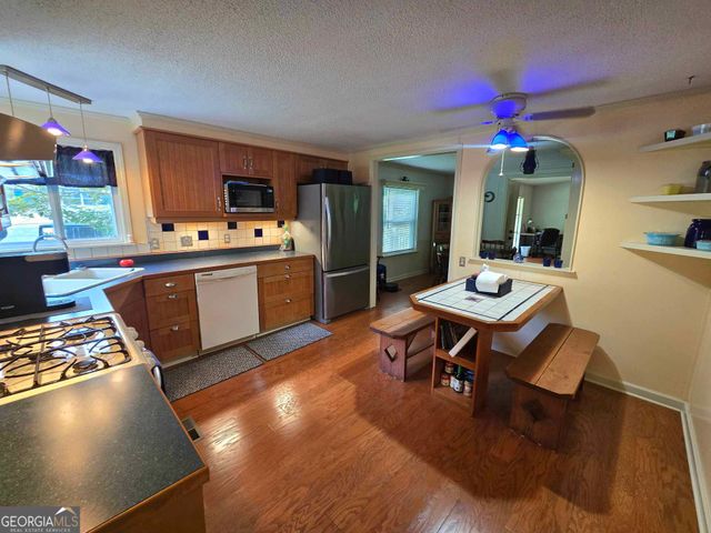 2950 Broadnax Drive, Loganville, GA 30052