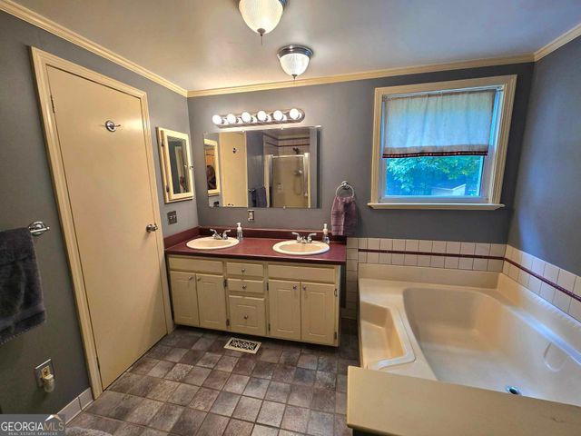 2950 Broadnax Drive, Loganville, GA 30052