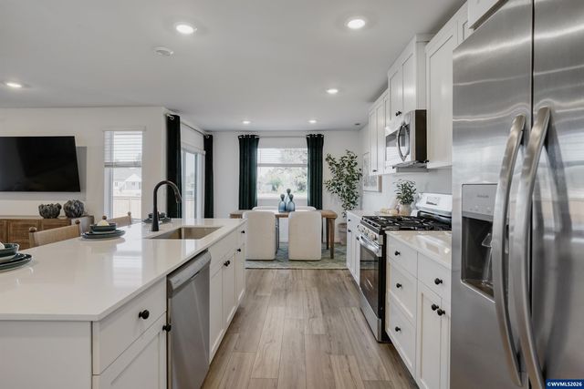 531 Spring Av, Woodburn, OR 97071