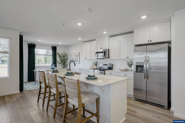 531 Spring Av, Woodburn, OR 97071
