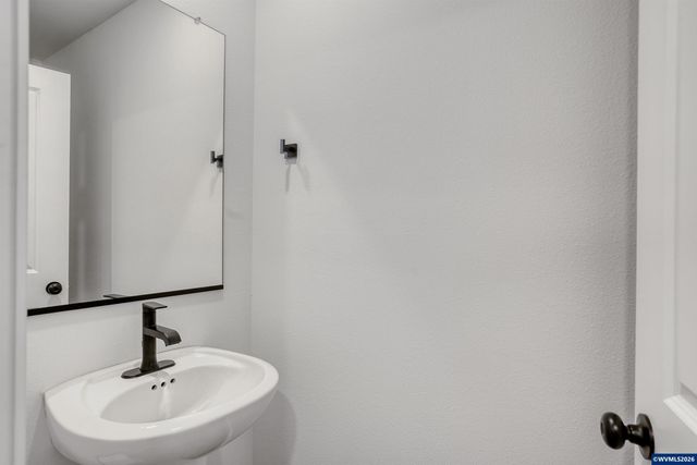 531 Spring Av, Woodburn, OR 97071