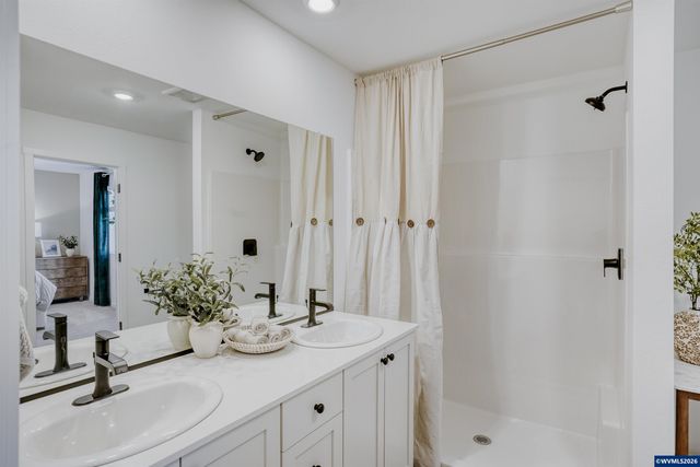531 Spring Av, Woodburn, OR 97071