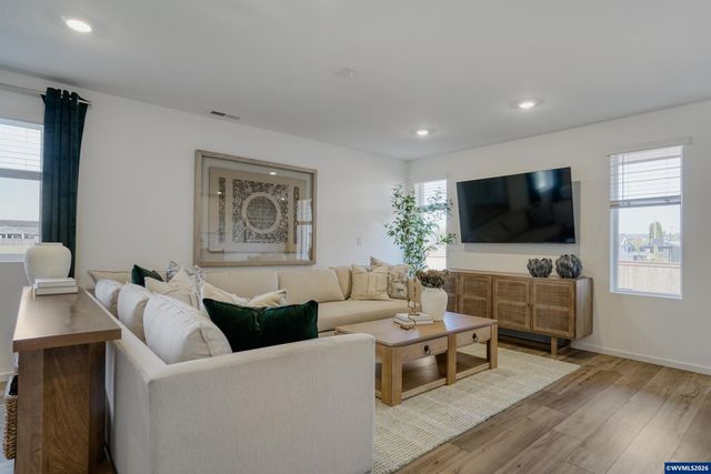 531 Spring Av, Woodburn, OR 97071