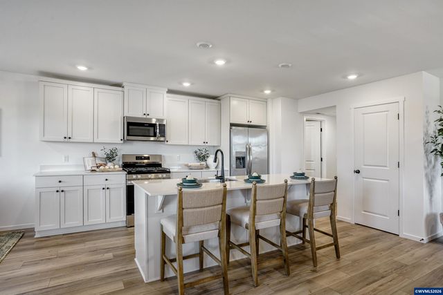 531 Spring Av, Woodburn, OR 97071