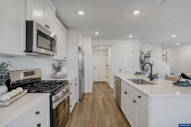 531 Spring Av, Woodburn, OR 97071