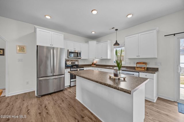 836 Queens Creek Road, Hubert, NC 28539