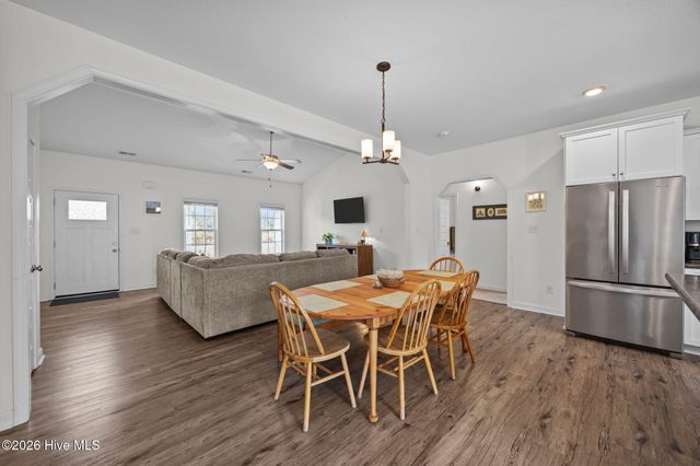 836 Queens Creek Road, Hubert, NC 28539