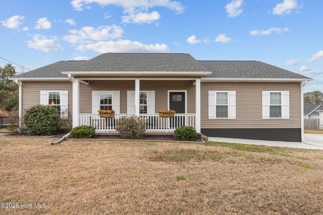 836 Queens Creek Road, Hubert, NC 28539