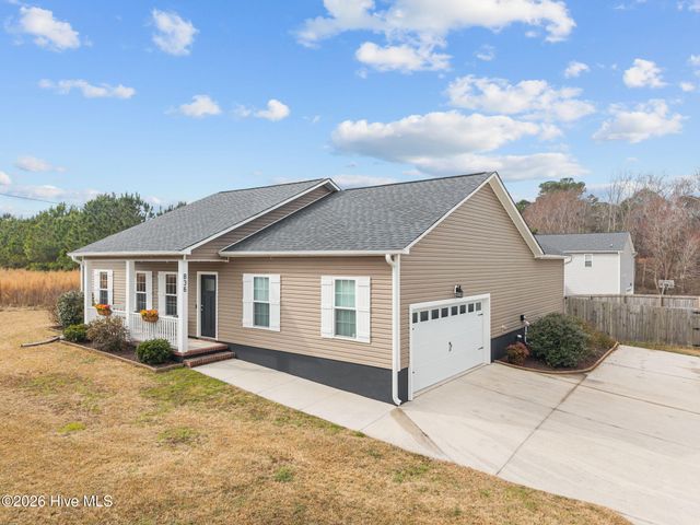 836 Queens Creek Road, Hubert, NC 28539