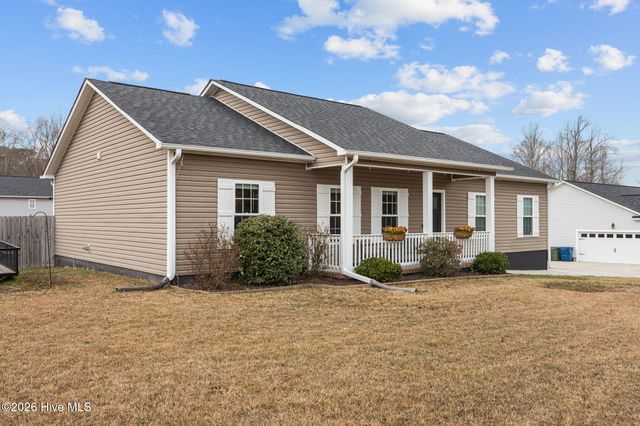 836 Queens Creek Road, Hubert, NC 28539