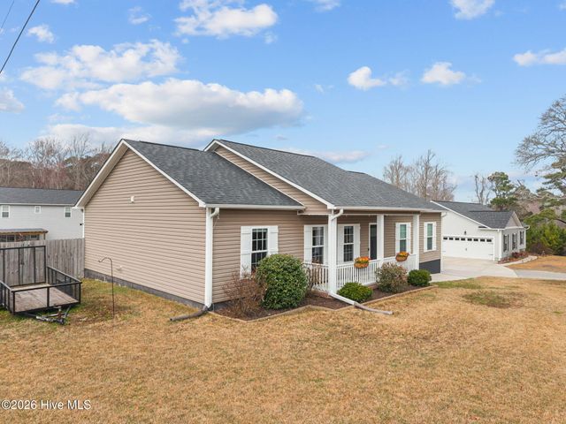 836 Queens Creek Road, Hubert, NC 28539