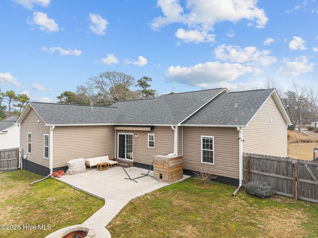 836 Queens Creek Road, Hubert, NC 28539