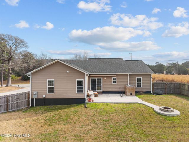 836 Queens Creek Road, Hubert, NC 28539