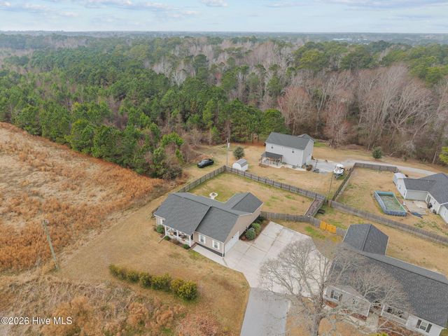 836 Queens Creek Road, Hubert, NC 28539