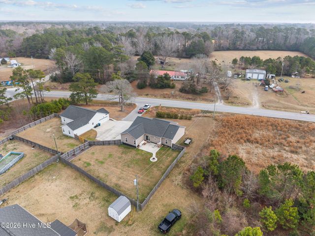 836 Queens Creek Road, Hubert, NC 28539