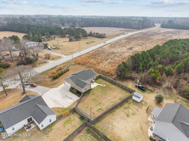 836 Queens Creek Road, Hubert, NC 28539