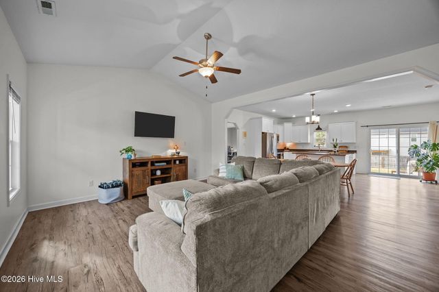 836 Queens Creek Road, Hubert, NC 28539