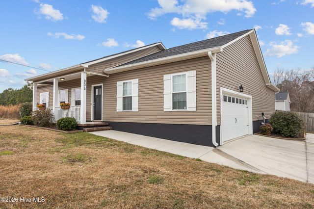 836 Queens Creek Road, Hubert, NC 28539