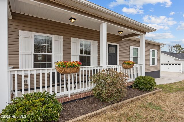 836 Queens Creek Road, Hubert, NC 28539