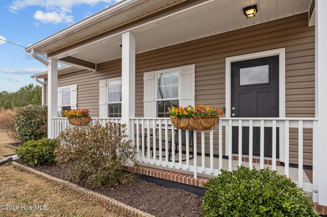 836 Queens Creek Road, Hubert, NC 28539