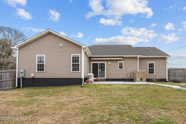 836 Queens Creek Road, Hubert, NC 28539