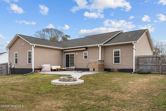 836 Queens Creek Road, Hubert, NC 28539