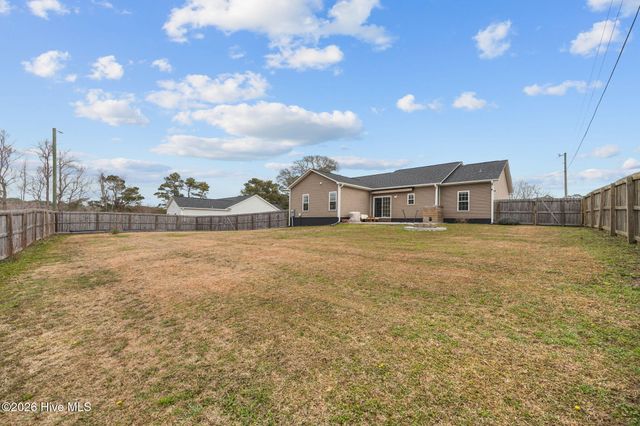 836 Queens Creek Road, Hubert, NC 28539