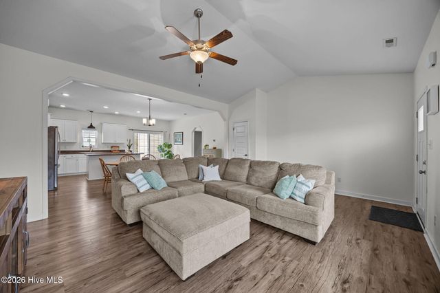 836 Queens Creek Road, Hubert, NC 28539