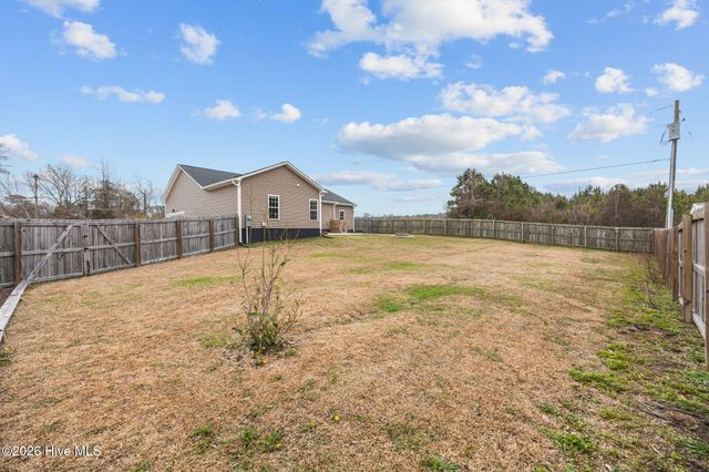 836 Queens Creek Road, Hubert, NC 28539