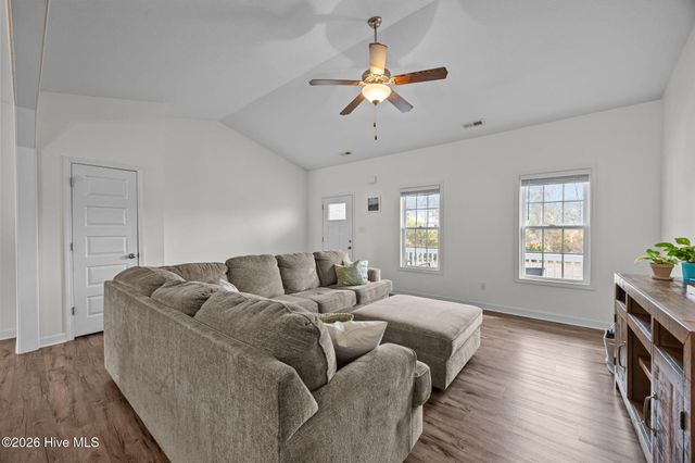 836 Queens Creek Road, Hubert, NC 28539