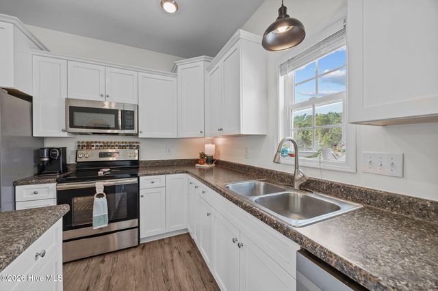 836 Queens Creek Road, Hubert, NC 28539