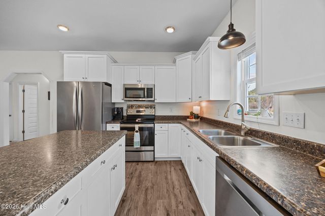 836 Queens Creek Road, Hubert, NC 28539