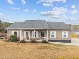 836 Queens Creek Road, Hubert, NC 28539