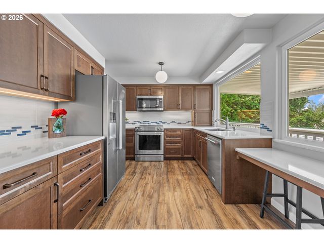 855 Sw SPRING Ln, Portland, OR 97225
