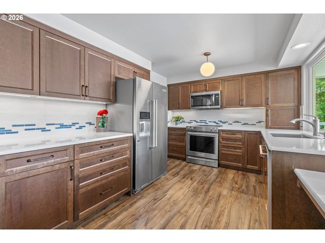 855 Sw SPRING Ln, Portland, OR 97225