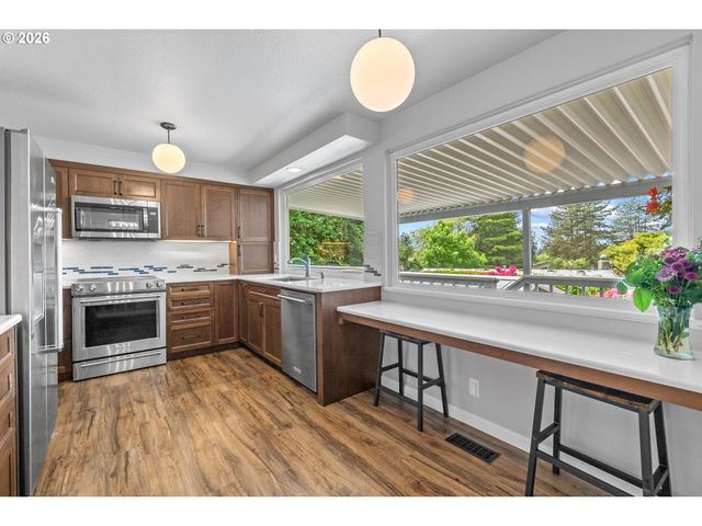 855 Sw SPRING Ln, Portland, OR 97225