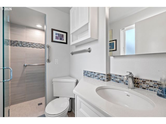 855 Sw SPRING Ln, Portland, OR 97225