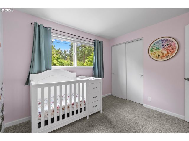 855 Sw SPRING Ln, Portland, OR 97225