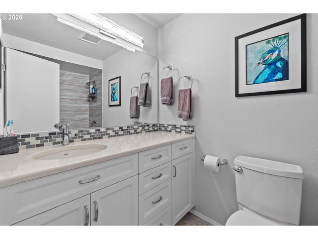 855 Sw SPRING Ln, Portland, OR 97225