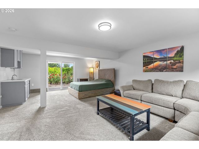 855 Sw SPRING Ln, Portland, OR 97225